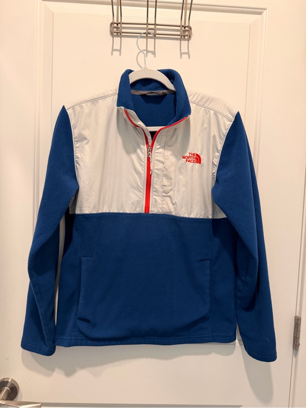 The North Face Blue and White 1/2 Zip Pullover Fleece
Jacket Mens S